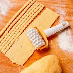 Pastry rolling cutter