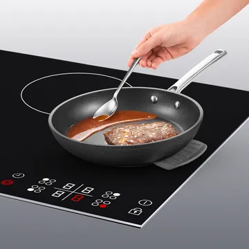 WEDGE UNDER FRYING PAN, FOR INDUCTION COOKER