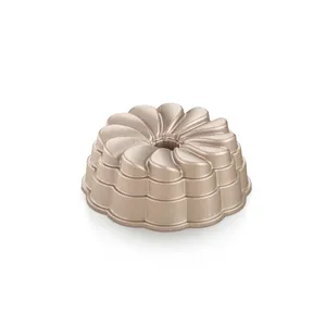BUNDTFORM PAN, DAISY
