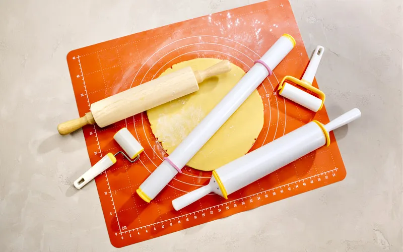 Rolling pins and pastry boards